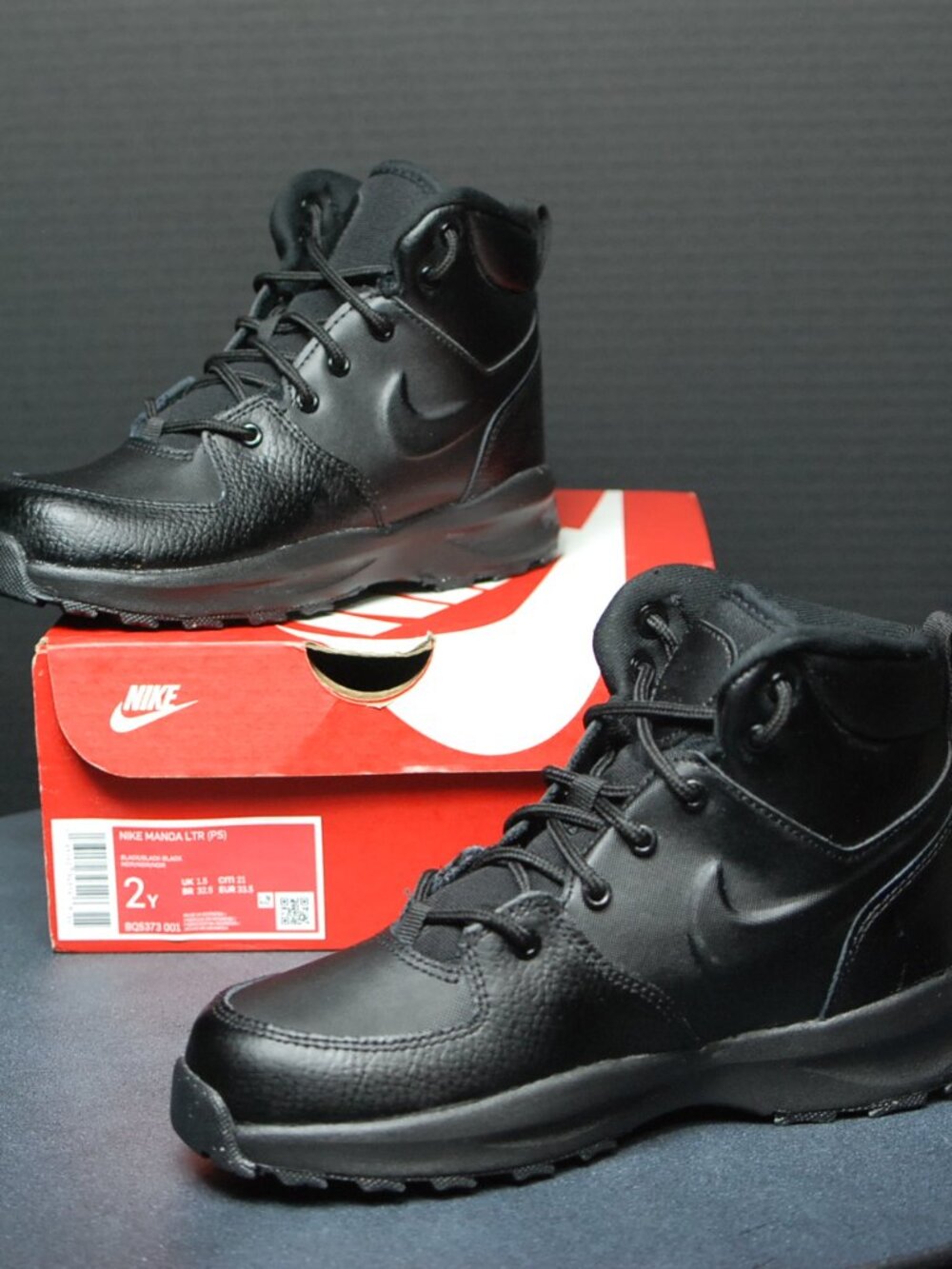 Nike Manoa Boy's Size 2Y All Black Ankle Boots BQ5373 001 New